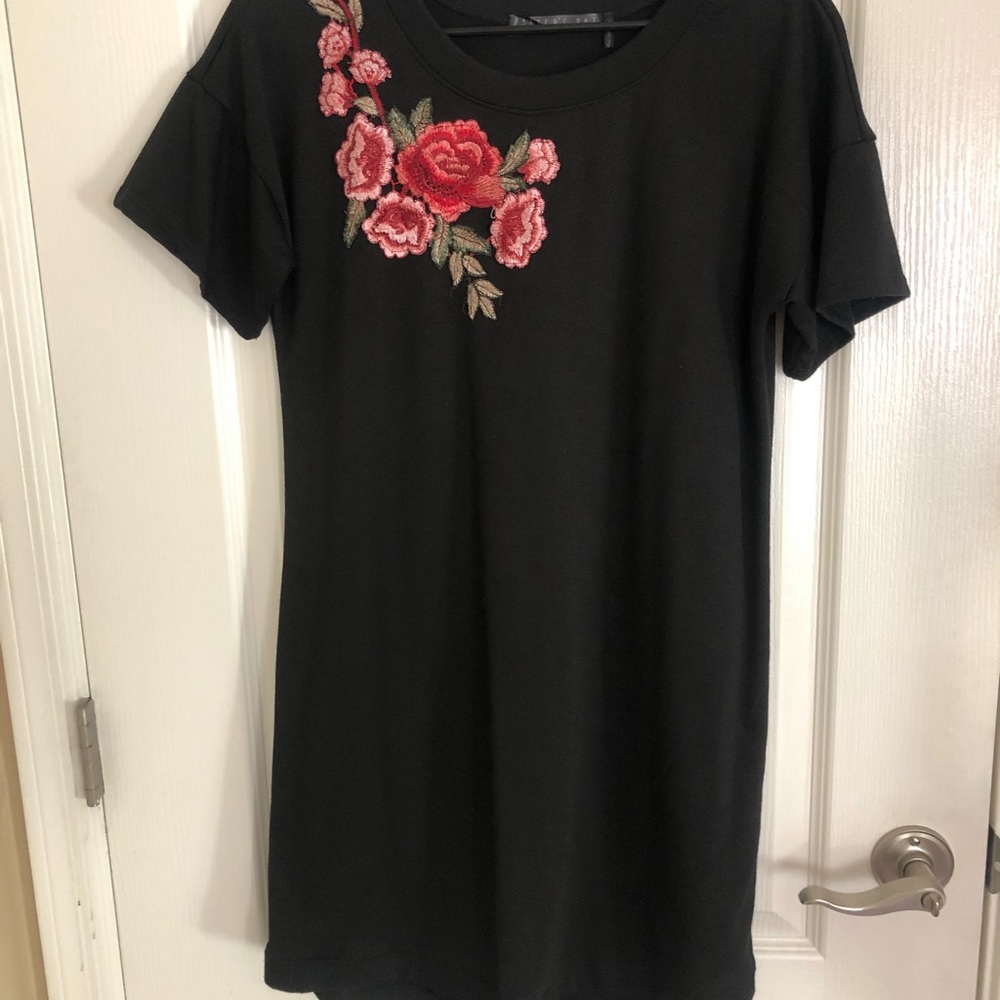 Embroidered t shirt dress